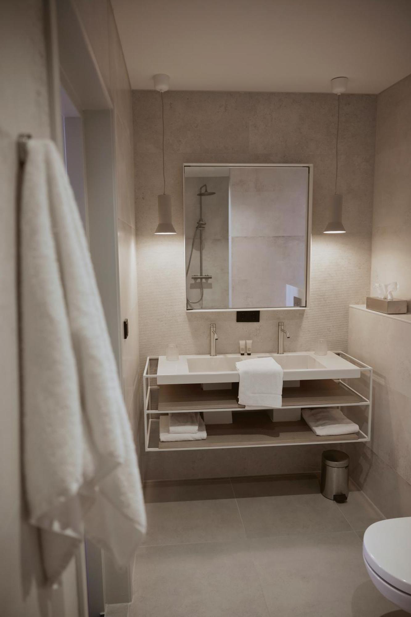 Hotel Oostergoo Grou Bagian luar foto