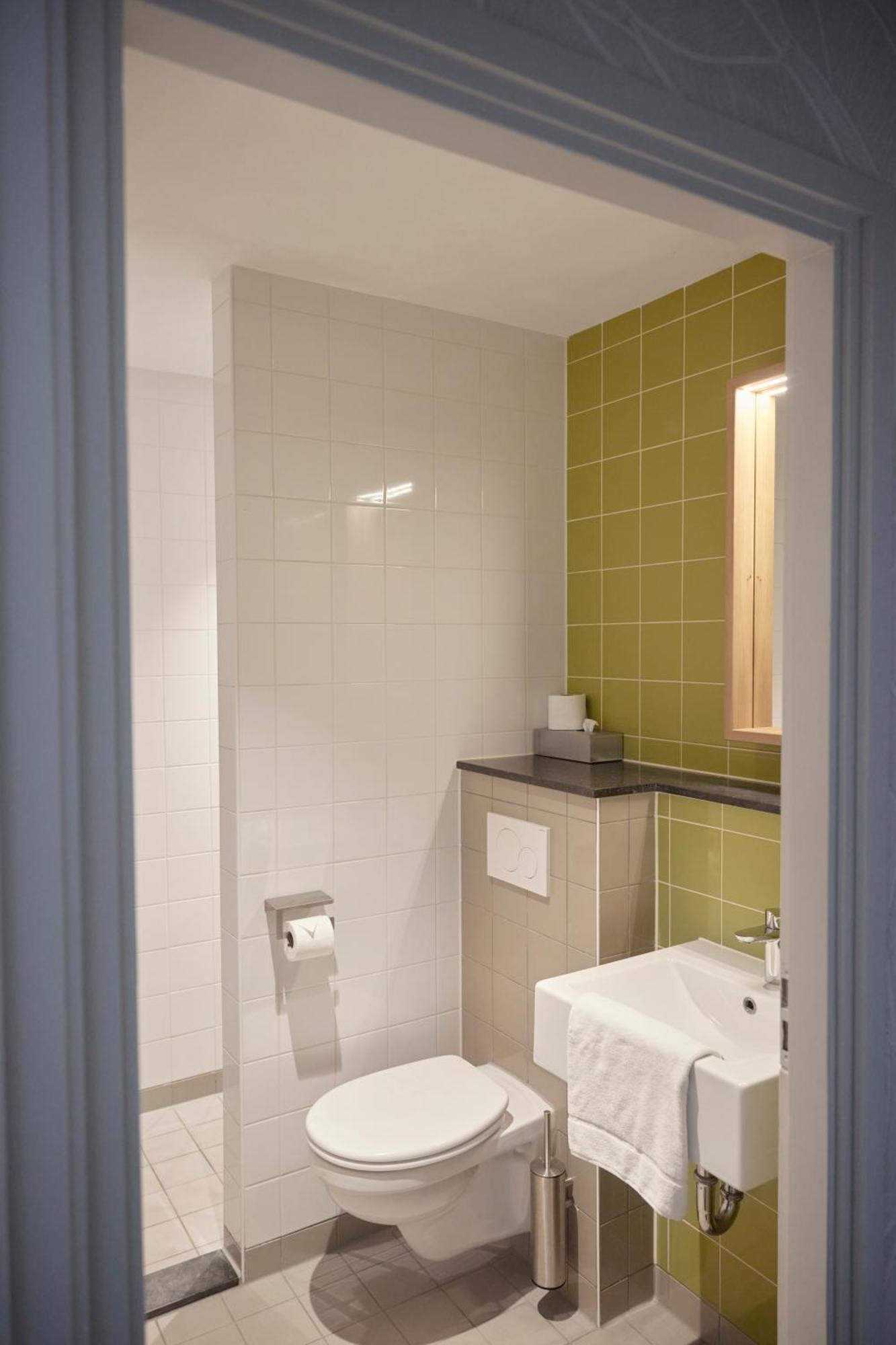 Hotel Oostergoo Grou Bagian luar foto
